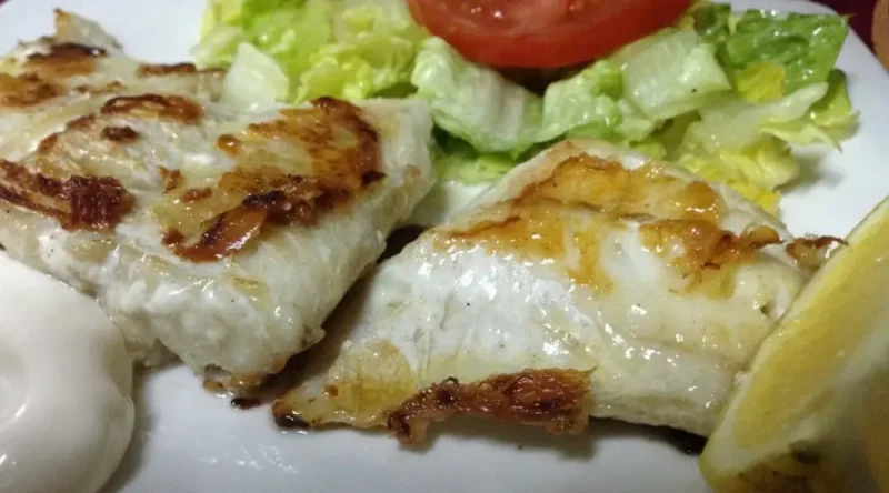 Rosada a la plancha: receta fácil estilo Málaga (lista en 10 minutos)