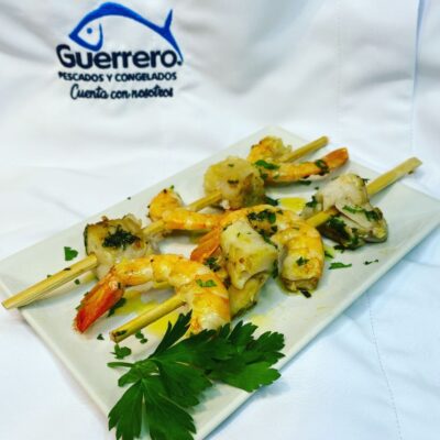 receta de brocheta de merluza y langostinos