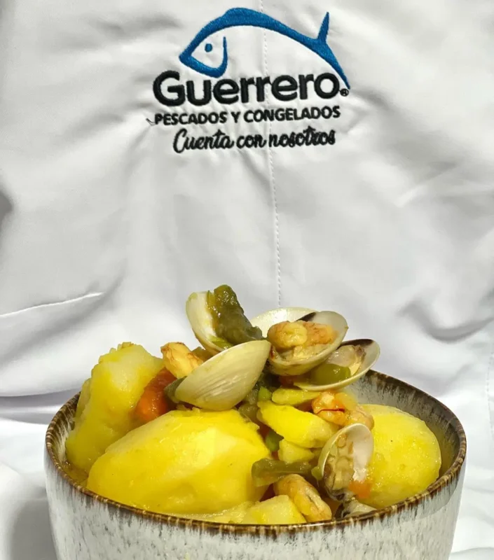 Guiso de patatas con almejas