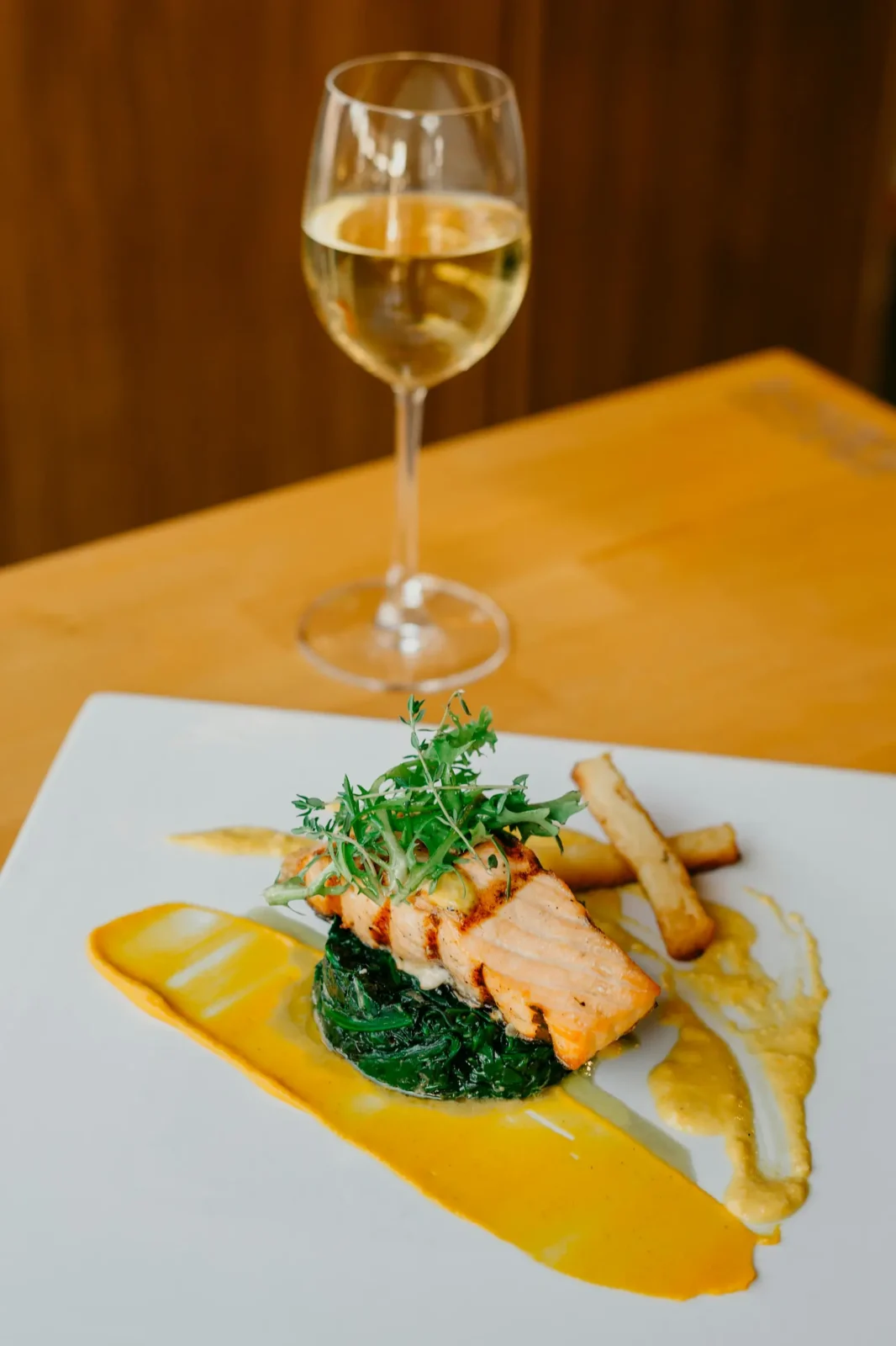 Cuál es el secreto para maridar pescado y vino como un experto